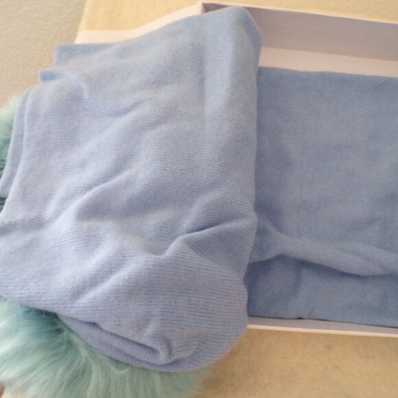 CASHMERE Poncho One Size New In Box - Picture 4 of 4